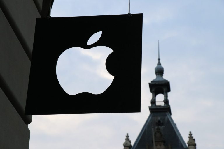 Roblox Backs Apple in the Antitrust Case